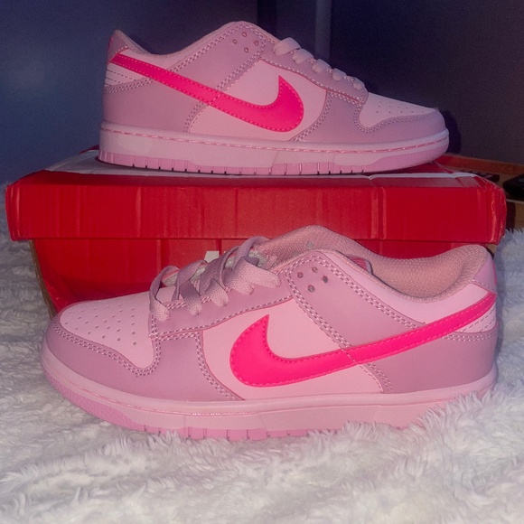 Nike Shoes - Triple Pink Low Nike Shoe